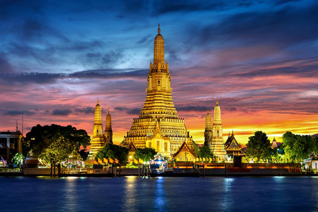 wat-arun-temple-twilight-bangkok-thailand
